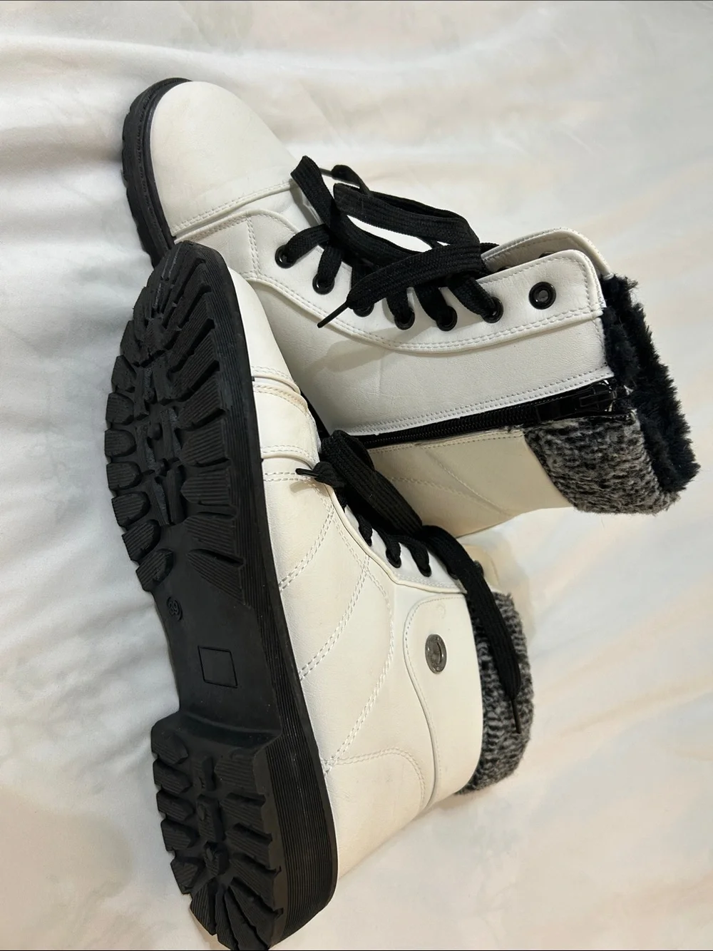 Women's White Lace-Up Faux Fur Collar Ankle Boots